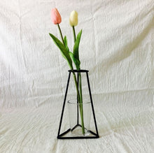 Load image into Gallery viewer, Retro Iron Line Flowers Vase